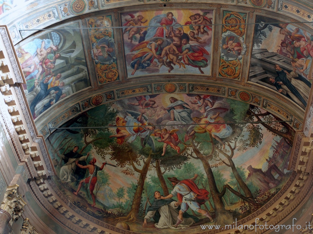 Novara - Affreschi sul soffitto dell'abside della Chiesa di San Pietro al Rosario